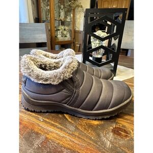 Minnetonka Quilted Waterproof Slip On Booties‎ With Fur Trim Women's Size 6M